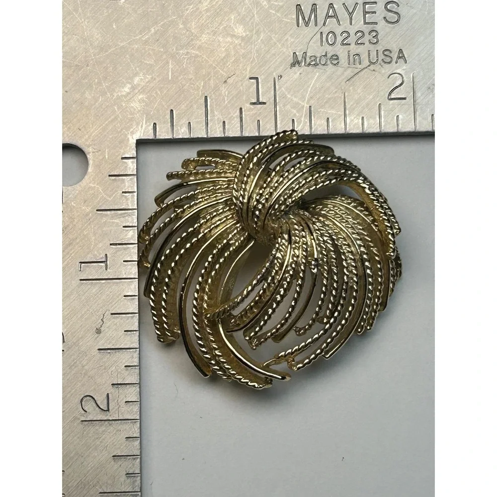 Gold Tone‎ Swirl Pin Brooch Textured Rope Design Elegant Statement Jewelry